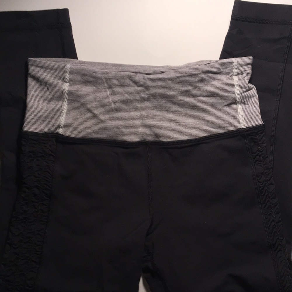 Lululemon black yoga crop - Picture 1 of 8
